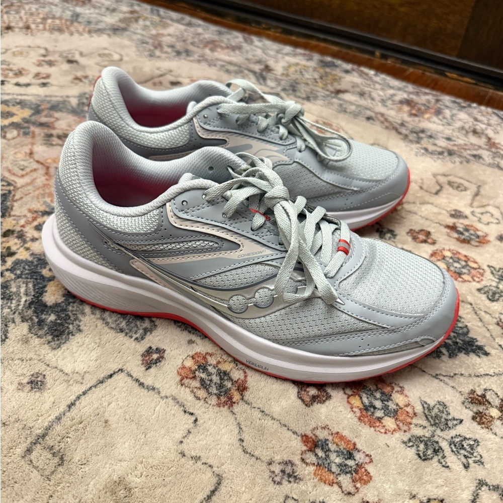 Women’s Saucony Cohesion 17, Cloud Grey/Cayenne Orange, size 11